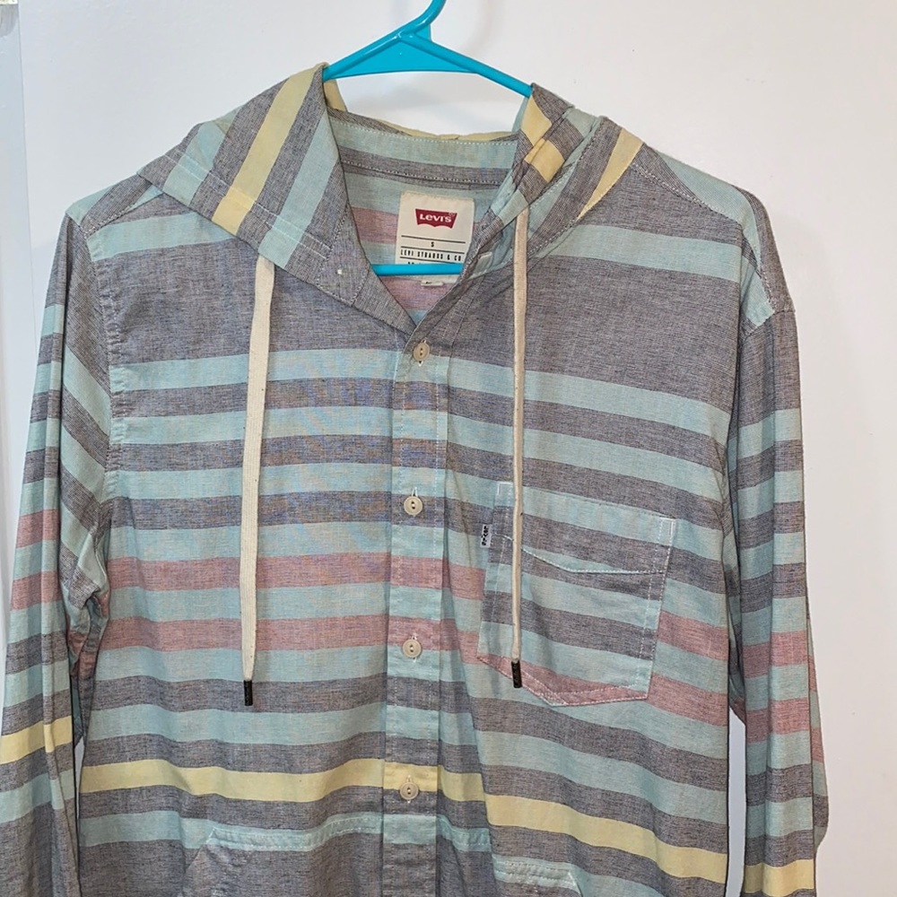 LEVI’S hooded button up